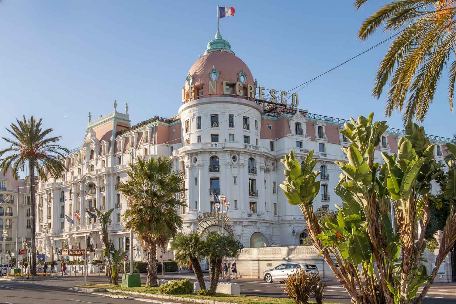Seit 1912 eine Erste Adresse an der Uferpromenade von Nizza: das Hotel Negresco. Foto: Nicolas Mathéus